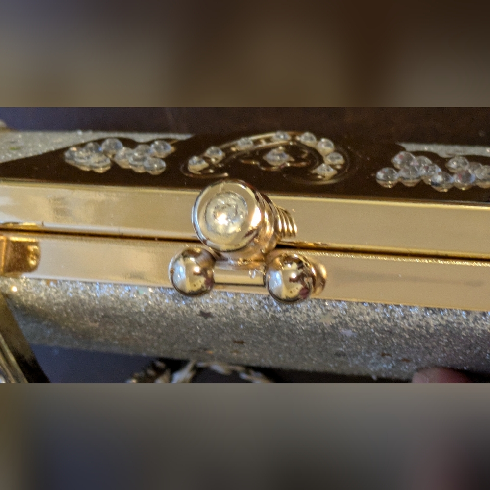 Stunning Silver / Gold Evening Clutch. NWOT - Picture 4 of 12